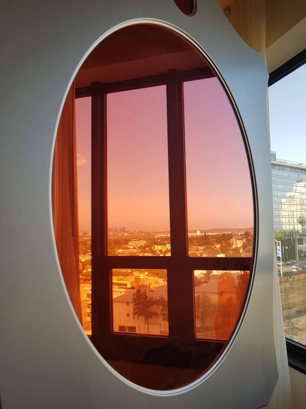 The Mondrian_speil_rom