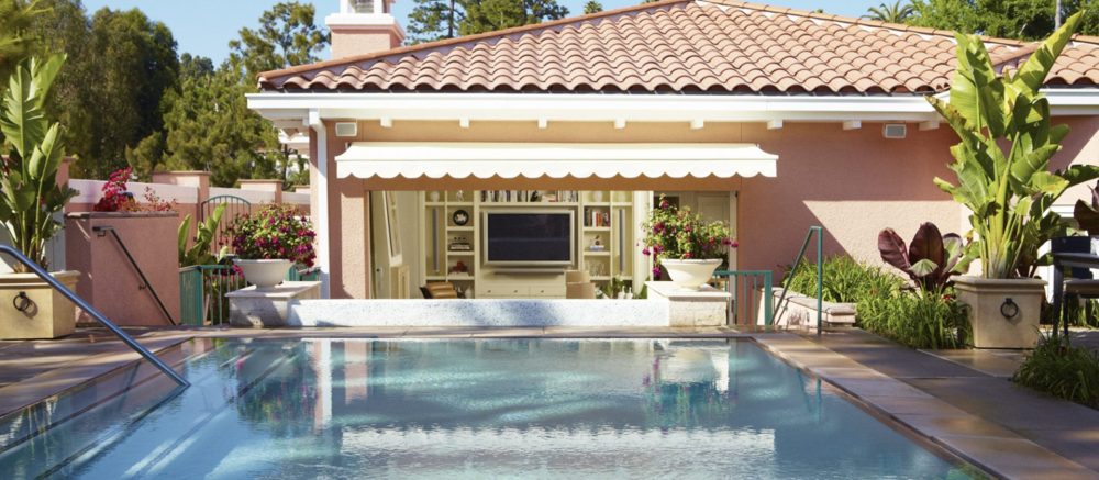 beverly-hills-presidential-bungalow-pool-23A-1920x840