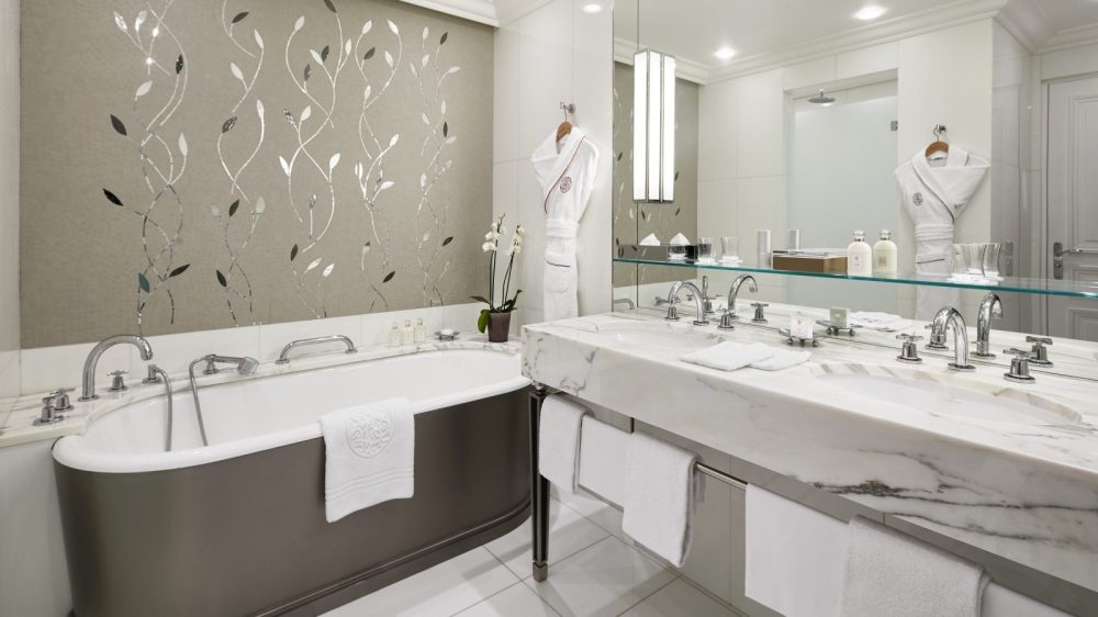 paris-plaza-athenee-presidential-suite-bathroom-1600x900