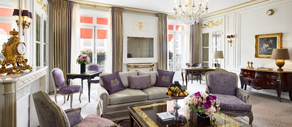 paris-plaza-athenee-prestige-suite-livingroom-1920x840